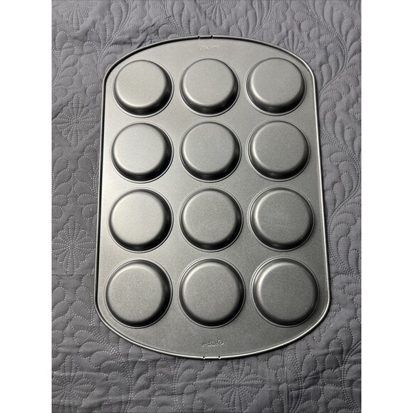 Wilton Muffin Pan Heavy Gauge Steel  12 Cup - 2 Pack Bakers Lot Cake Treats Home - Picture 5 of 8